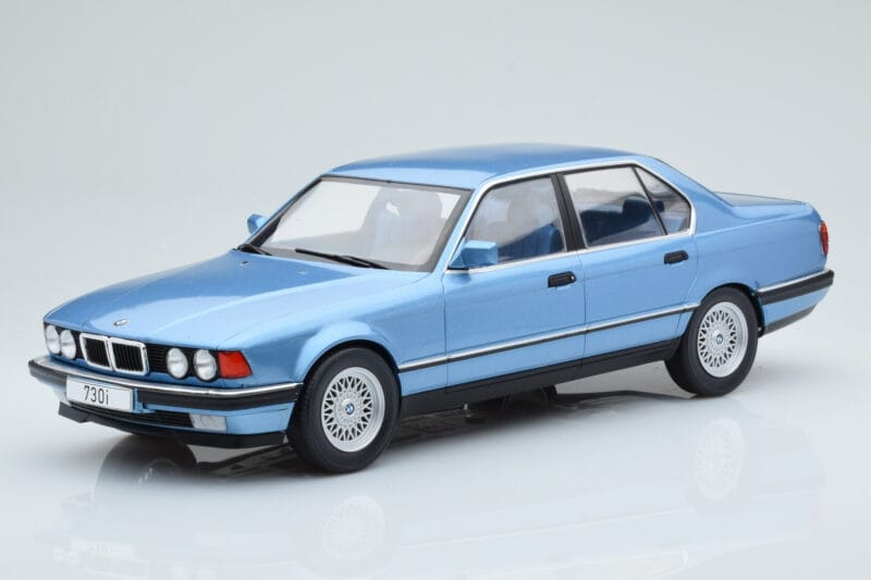 BMW 7-es Sorozat E32 730i Kék MCG 1:18