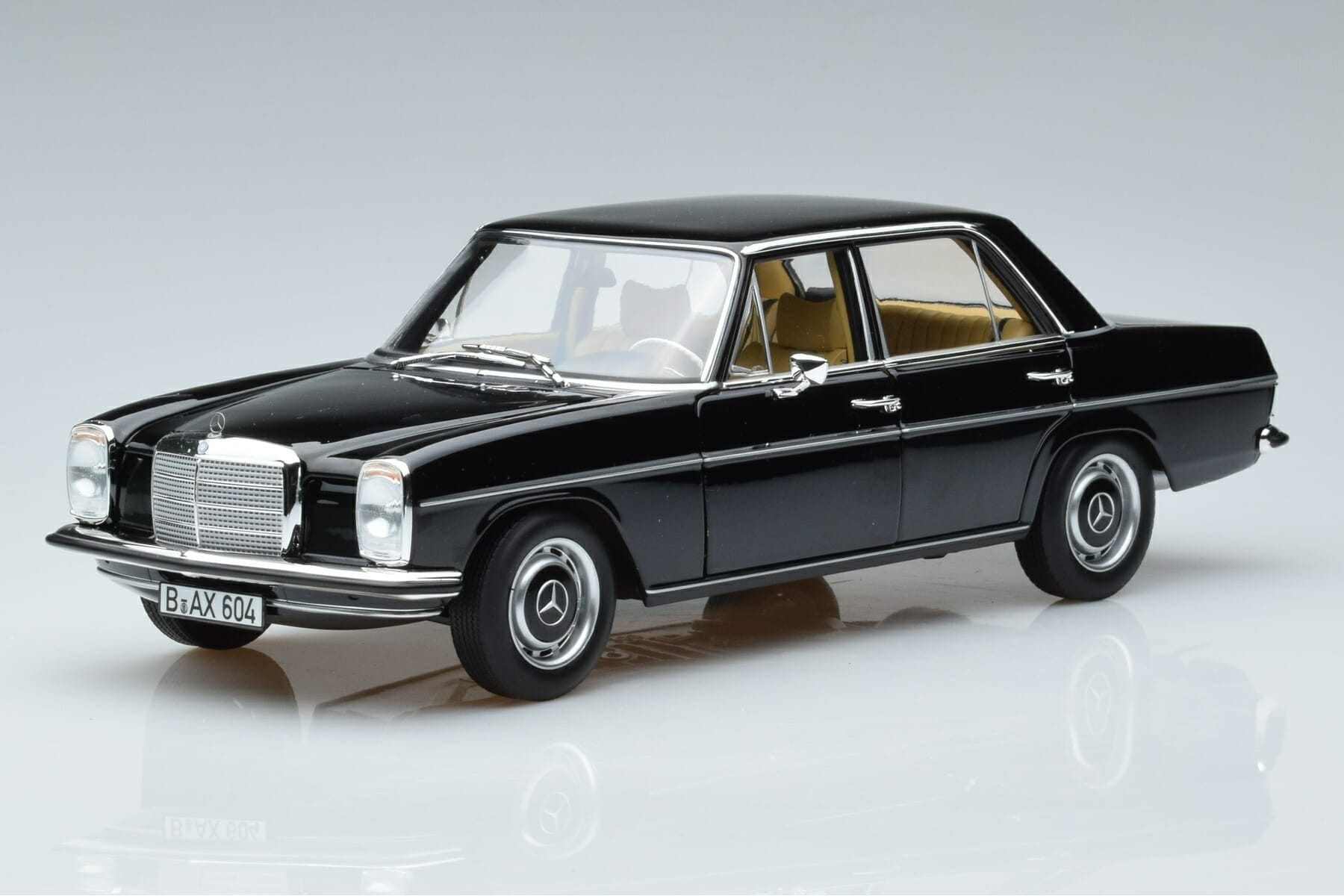 Mercedes 200 W115 Limitált Kiadás Norev 1:18