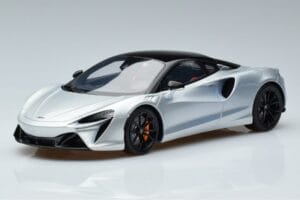 McLaren Artura Kupé Ezüst GT Spirit 1:18
