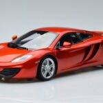 McLaren McLaren MP4-12C Kupé Stig Top Gear Figurával Minichamps 1:18 1:18 Fém