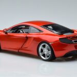McLaren McLaren MP4-12C Kupé Stig Top Gear Figurával Minichamps 1:18 1:18 Fém