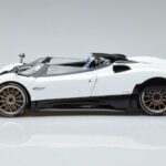 Pagani Pagani Zonda HP Barchetta Szénszálas Fehér LCD 1:18 1:18 Fém