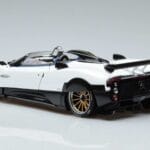 Pagani Pagani Zonda HP Barchetta Szénszálas Fehér LCD 1:18 1:18 Fém