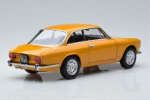Alfa Romeo 1750 GTV Sárga Norev 1:18 187910 Fém – 3. kép a 7-ből