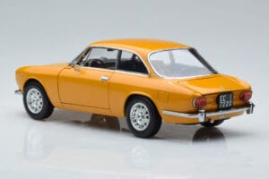 Alfa Romeo 1750 GTV Sárga Norev 1:18 187910 Fém – 6. kép a 7-ből