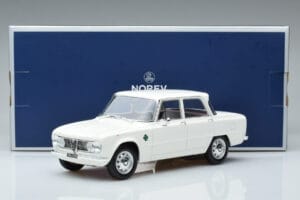 Alfa Romeo Giulia Ti Super Norev 1:18 187970 Fém – 6. kép a 6-ből