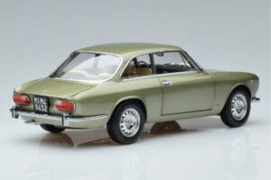 Alfa Romeo GTV 2000 Zöld Limitált Kiadás Norev 1:18 187913 Fém – 3. kép a 7-ből
