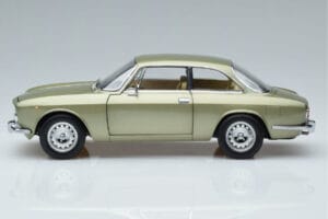 Alfa Romeo GTV 2000 Zöld Limitált Kiadás Norev 1:18 187913 Fém – 4. kép a 7-ből