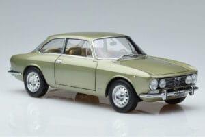 Alfa Romeo GTV 2000 Zöld Limitált Kiadás Norev 1:18 187913 Fém – 5. kép a 7-ből