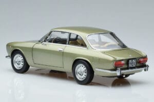 Alfa Romeo GTV 2000 Zöld Limitált Kiadás Norev 1:18 187913 Fém – 6. kép a 7-ből