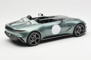 Aston Martin V12 Speedster Zöld Metallic GT Spirit 1:18 GT906 Gyanta – 2. kép a 6-ből