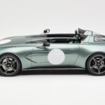 Aston Martin V12 Speedster Zöld Metallic GT Spirit 1:18 GT906 - image 3 of 6