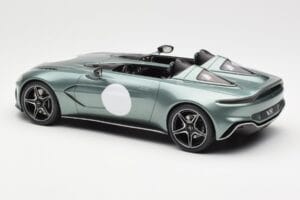 Aston Martin V12 Speedster Zöld Metallic GT Spirit 1:18 GT906 Gyanta – 5. kép a 6-ből