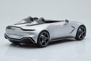 Aston Martin V12 Speedster Ezüst GT Spirit 1:18 GT430 Gyanta – 2. kép a 6-ből
