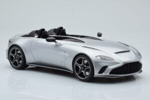Aston Martin V12 Speedster Ezüst GT Spirit 1:18 GT430 Gyanta – 4. kép a 6-ből