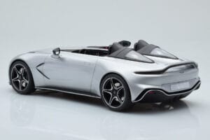 Aston Martin V12 Speedster Ezüst GT Spirit 1:18 GT430 Gyanta – 5. kép a 6-ből