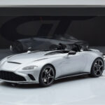 Aston Martin V12 Speedster Ezüst GT Spirit 1:18 - image 6 of 6