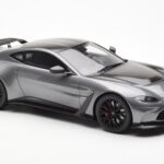 Aston Martin V12 Vantage Magnetic Ezüst GT Spirit 1:18 GT443 - image 4 of 6
