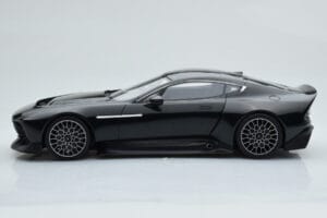 Aston Martin Victor Fekete GT Spirit 1:18 GT428 Gyanta – 3. kép a 6-ből