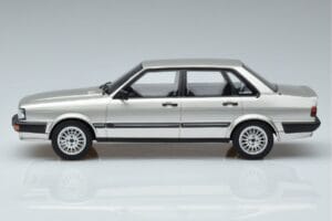 Audi 80 B2 Quattro Otto 1:18 OT940 Gyanta – 3. kép a 6-ből