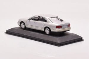 Audi A8 D2 Ezüst Zöld Csík Minichamps 1:43 AUDI-264455 Fém – 3. kép a 4-ből