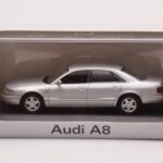Audi A8 D2 Ezüst Zöld Csík Minichamps 1:43 - image 4 of 4