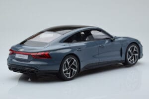 Audi E-Tron GT Szürke GT Spirit 1:18 GT393 Gyanta – 2. kép a 6-ből