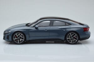 Audi E-Tron GT Szürke GT Spirit 1:18 GT393 Gyanta – 3. kép a 6-ből