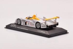 Audi R8 Infineon #2 L. Aiello / R. Capello / Pescatori 2nd Place 24 Hours of Le Mans 2001 Minichamps 1:43 400011202 Fém – 3. kép a 4-ből