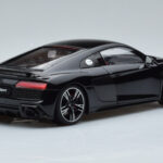 Audi R8 Performance Fekete Kengfai 1:18 - image 3 of 10