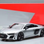 Audi R8 Performance Ezüst Kengfai 1:18 - image 10 of 10
