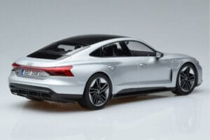 Audi RS e-tron GT Ezüst Norev 1:18 188381 Fém – 2. kép a 6-ből