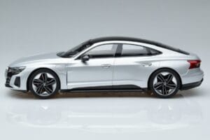 Audi RS e-tron GT Ezüst Norev 1:18 188381 Fém – 3. kép a 6-ből