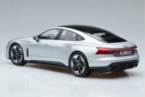 Audi RS e-tron GT Ezüst Norev 1:18 188381 Fém – 5. kép a 6-ből