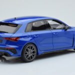 Audi RS3 8Y Sportback Performance Edition Nagaro Kék GT Spirit 1:18 - image 2 of 5