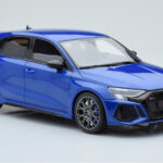 Audi RS3 8Y Sportback Performance Edition Nagaro Kék GT Spirit 1:18 - image 3 of 5