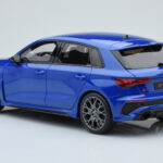 Audi RS3 8Y Sportback Performance Edition Nagaro Kék GT Spirit 1:18 - image 4 of 5