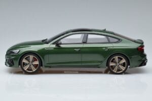 Audi RS5 B9 Sportback Sonoma Zöld Asia Edition GT Spirit 1:18 CLDC018 Gyanta – 3. kép a 6-ből