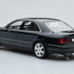 Audi S8 D2 Zöld Otto 1:18 - image 5 of 6
