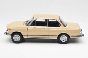 BMW 2002 Ti E10 Sahara Bézs Kyosho 1:18 08541BG Fém – 4. kép a 8-ből