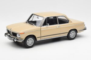 BMW 2002 Ti E10 Sahara Bézs Kyosho 1:18 08541BG