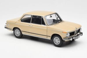 BMW 2002 Ti E10 Sahara Bézs Kyosho 1:18 08541BG Fém – 6. kép a 8-ből