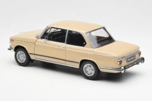BMW 2002 Ti E10 Sahara Bézs Kyosho 1:18 08541BG Fém – 7. kép a 8-ből