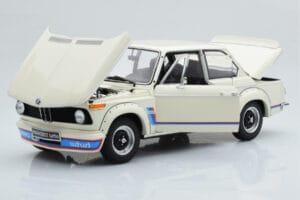 BMW 2002 Turbo Fehér Kyosho 1:18 08544W Fém – 2. kép a 8-ből