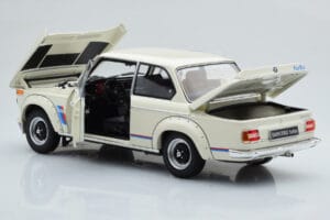 BMW 2002 Turbo Fehér Kyosho 1:18 08544W Fém – 3. kép a 8-ből