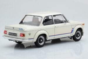 BMW 2002 Turbo Fehér Kyosho 1:18 08544W Fém – 4. kép a 8-ből