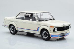 BMW 2002 Turbo Fehér Kyosho 1:18 08544W Fém – 6. kép a 8-ből