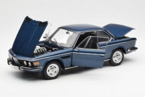 BMW 3.0 CSi E9 Kék Metál AUTOart 1:18 70672 Fém – 2. kép a 8-ből