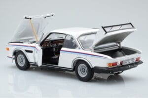 BMW 3.0 CSL E9 Fehér Dealer Edition Minichamps 1:18 80435A5D020 Fém – 4. kép a 7-ből