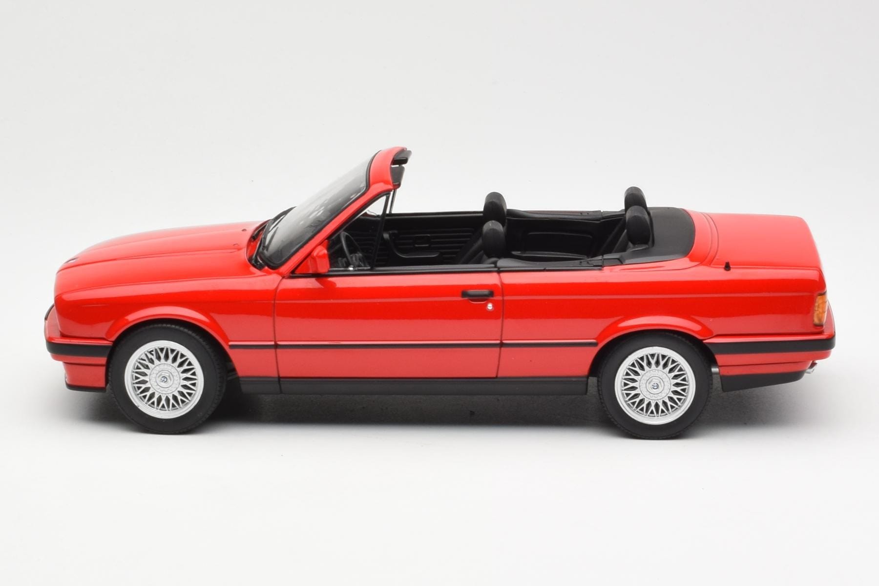 BMW 318i E30 Kabrió Piros Norev 1:18 183210 Fém – 3. kép a 6-ből